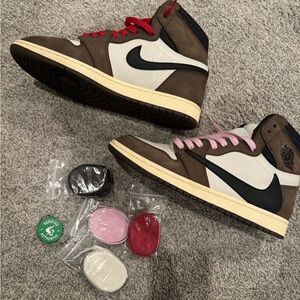 Jordan 1 Retro High OG SP
Travis Scott Mocha